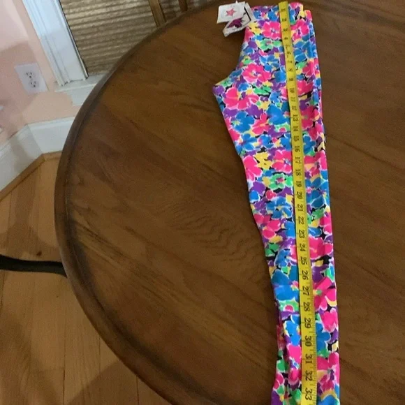 BUNDLE OF 4 Pairs of Floral and Paisley Leggings Size M NWT gifted - Picture 9 of 14